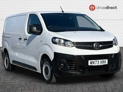 Second-hand Vauxhall Vivaro S 100 CP (73 kW) 2023 Alb Monovolum