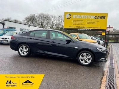 Second-hand Vauxhall Insignia Design Edition 2018 Albastru Hatchback
