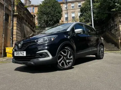 Used Renault Captur Iconic 90 HP (66 kW) 2019 Black and silver SUV