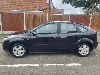 Gebraucht Ford Focus Style 100 PS (73 kW) 2007 Schwarz Kleinwagen