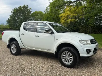 Käytetty Mitsubishi L200 175 HP (128 kW) 2015 Valkoinen Nouto