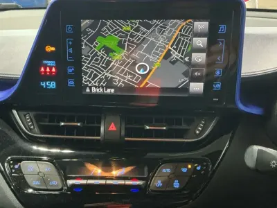 Używany Toyota C-HR 122 KM (89 kW) 2017 Srebrny SUV