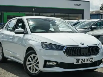Begagnad Skoda Fabia Comfort 94 HK (69 kW) 2024 Vit Halvkombi
