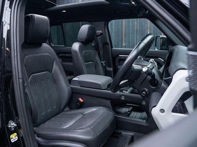 Used Land Rover Defender SE Dynamic 2021 Black SUV