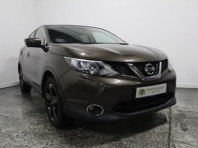 Used Nissan Qashqai Tekna 115 HP (84 kW) 2015 Red SUV