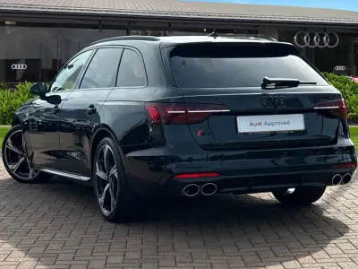 Używany Audi S4 Black Edition 2024 Czarny Kombi