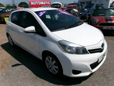 Used Toyota Yaris Multidrive S 101 HP (74 kW) 2012 White Hatchback