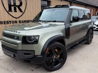 Used Land Rover Defender SE 300 HP (220 kW) 2023 SUV