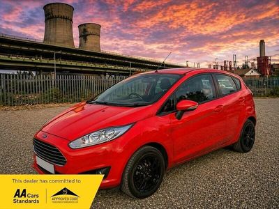 Usado Ford Fiesta Zetec 2014 Vermelho Citadino