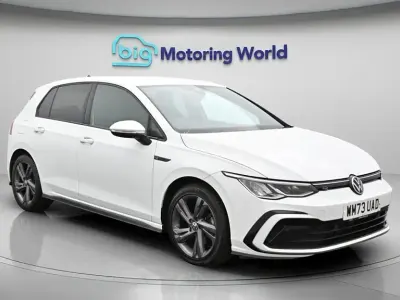 Second-hand VW Golf VIII R-line 150 CP (110 kW) 2024 Alb Hatchback
