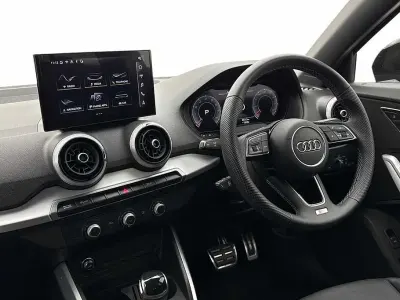 Second-hand Audi Q2 S-Line 150 CP (110 kW) 2025 Negru SUV