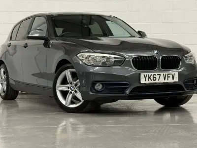Usado BMW 118 Sport Line 136 CV (100 kW) 2017 Gris Utilitario