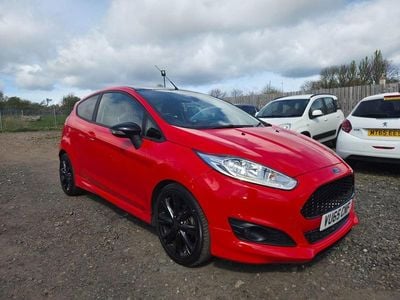Usado Ford Fiesta Zetec 140 HP (102 kW) 2015 Vermelho Citadino