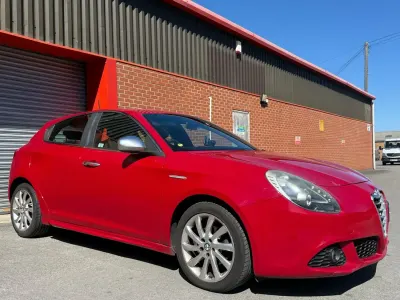 Begagnad Alfa Romeo Giulietta Veloce 105 HK (77 kW) 2013 Röd Halvkombi