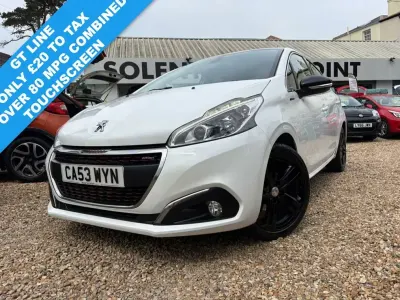 Used Peugeot 208 GT-line 100 HP (73 kW) 2016 White Hatchback