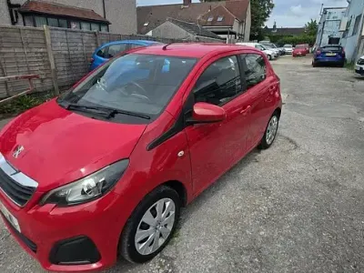 Used Peugeot 108 Active 68 HP (50 kW) 2015 Red Hatchback