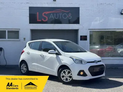 Used Hyundai i10 SE 67 HP (49 kW) 2014 White Hatchback
