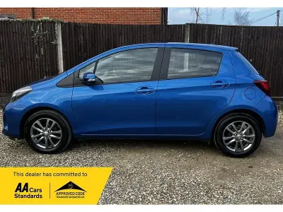Usado Toyota Yaris 99 HP (72 kW) 2015 Azul Citadino