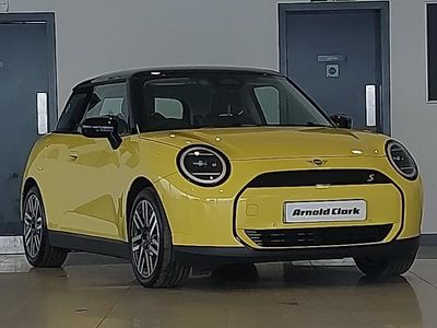 Usado Mini Cooper Classic 160 kW (218 CV) 2024 Amarillo Utilitario