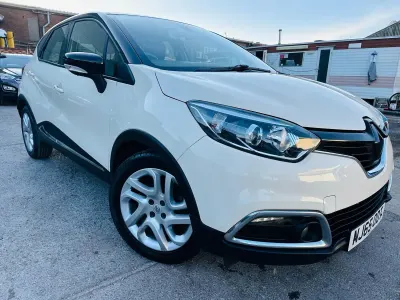 Used Renault Captur Dynamique 90 HP (66 kW) 2015 Cream/black SUV