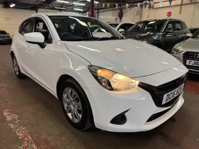 Used Mazda 2 75 HP (55 kW) 2015 White Hatchback