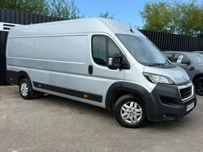 Second-hand Peugeot Boxer 140 CP (102 kW) 2022 Argintiu Van