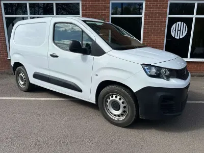 Used Peugeot Partner Premium 131 HP (96 kW) 2021 White MPV