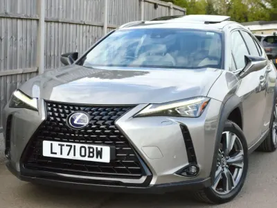 Usado Lexus UX 150 kW (204 HP) 2021 Prateado SUV