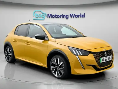 Gebraucht Peugeot e-208 Premium 100 kW (136 PS) 2022 Gelb Kleinwagen