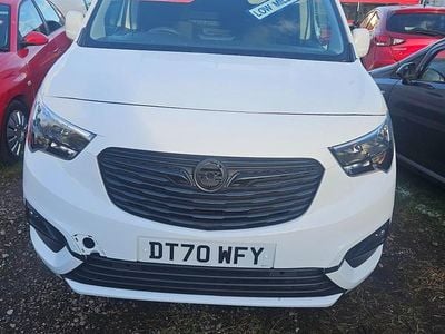 Second-hand Vauxhall Combo 100 CP (73 kW) 2021 Alb Monovolum