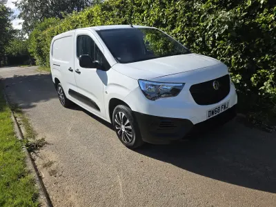 Used Vauxhall Combo Edition 100 HP (73 kW) 2019 White MPV