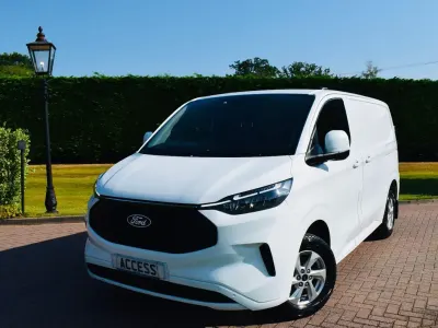 Used Ford Transit Custom Limited 136 HP (100 kW) 2024 White Van