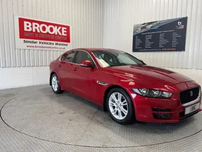 Begagnad Jaguar XE Ingenium 200 HK (147 kW) 2017 Röd Sedan