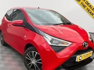 Gebraucht Toyota Aygo X-play 72 PS (52 kW) 2020 Rot Kleinwagen