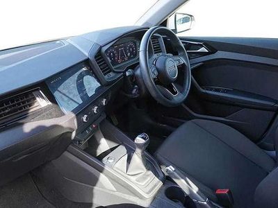 Used Audi A1 Design 94 HP (69 kW) 2023 White SUV