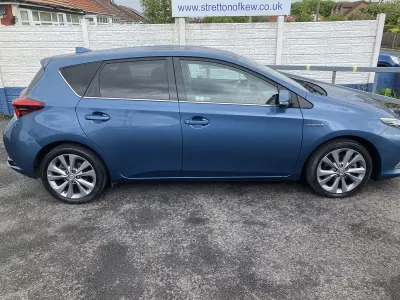 Used Toyota Auris Hybrid 2016 Blue Hatchback