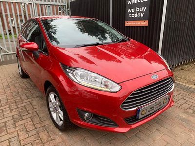 Used Ford Fiesta Zetec 100 HP (73 kW) 2016 Red Hatchback