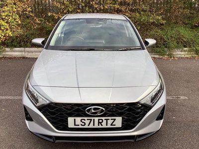 Used Hyundai i20 Premium 100 HP (73 kW) 2021 Silver Hatchback