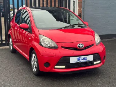Used Toyota Aygo Style 68 HP (50 kW) 2013 Multicoloured Hatchback