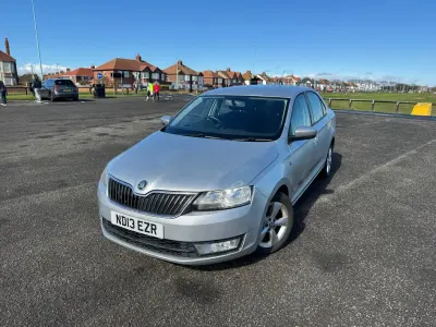 Begagnad Skoda Rapid SE 2013 Silver Halvkombi
