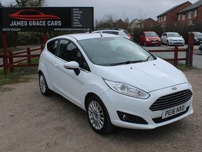 Used Ford Fiesta Zetec 82 HP (60 kW) 2016 White Hatchback