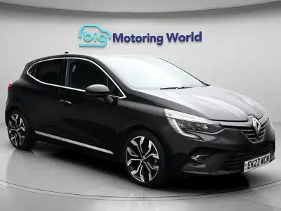 Begagnad Renault Clio V Techno 145 HK (106 kW) 2023 Svart Halvkombi