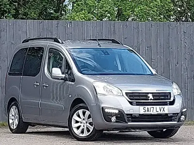 Used Peugeot TePee Allure 120 HP (88 kW) 2017 Grey Estate