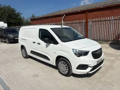 Used Vauxhall Combo Sportive 100 HP (73 kW) 2020 White MPV