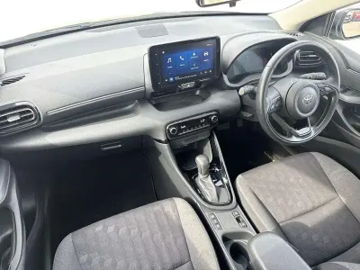 Used Toyota Yaris Hybrid Design 113 HP (83 kW) 2024 Silver Hatchback