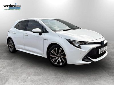 Begagnad Toyota Corolla Design 122 HK (89 kW) 2021 Vit Halvkombi