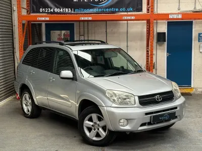 Usado Toyota RAV4 147 CV (108 kW) 2005 Plateado SUV