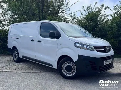 Usado Vauxhall Vivaro 100 HP (73 kW) 2023 Branco Monovolume
