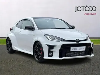 Used Toyota Yaris 257 HP (189 kW) 2021 White Hatchback