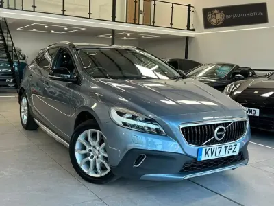 Used Volvo V40 Pro 150 HP (110 kW) 2017 Blue Hatchback